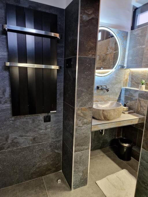 Biblioteka Spa Suite Belgrade Luaran gambar